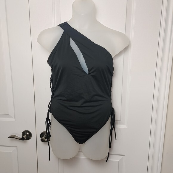 Black tie sides plus size swim suit fits as 2x-3x