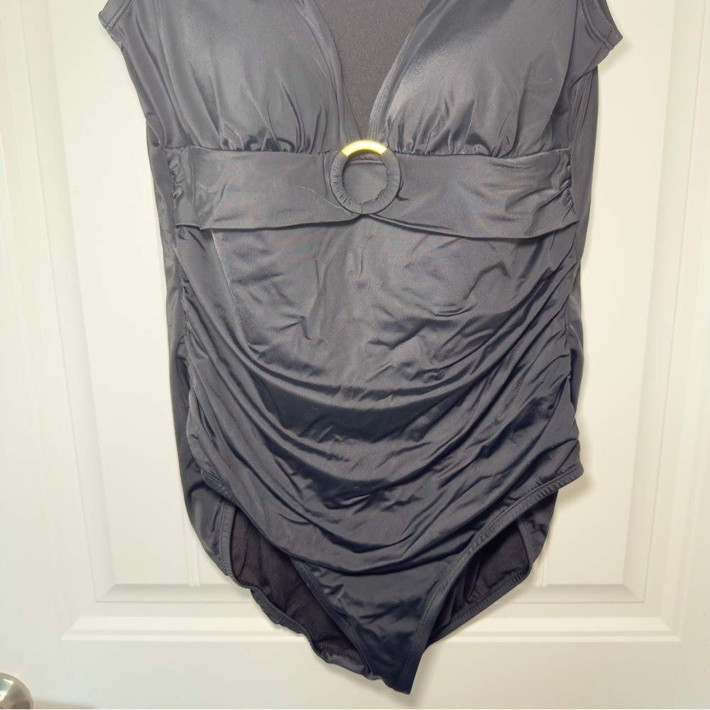 Embrace Your Curves Miraclesuit Brand XL Black Amelia O Ring 1 Piece Swimsuit