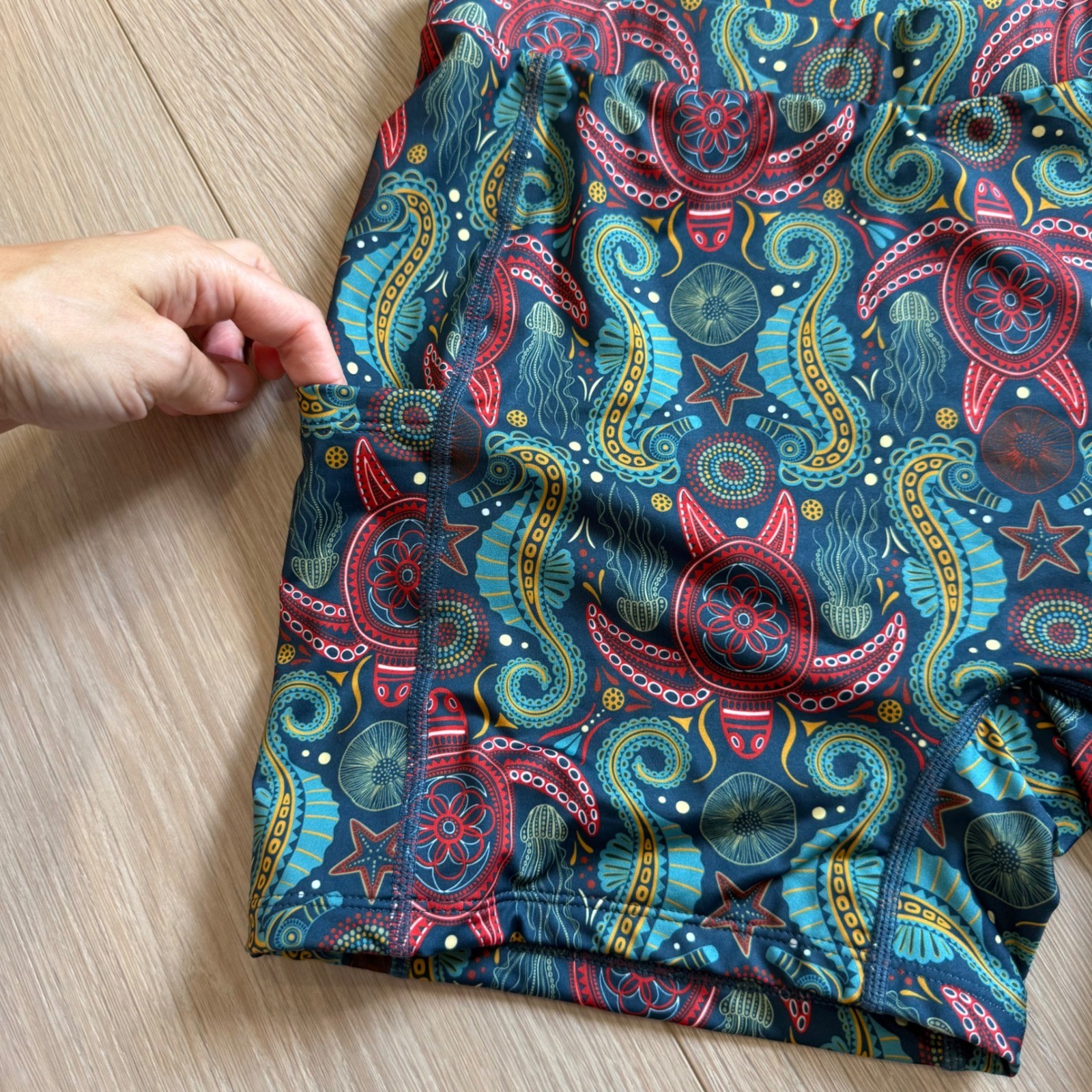 TomboyX Sea Life Print 4.5″ Board Shorts Swim Trunks Turtle Seahorse Large