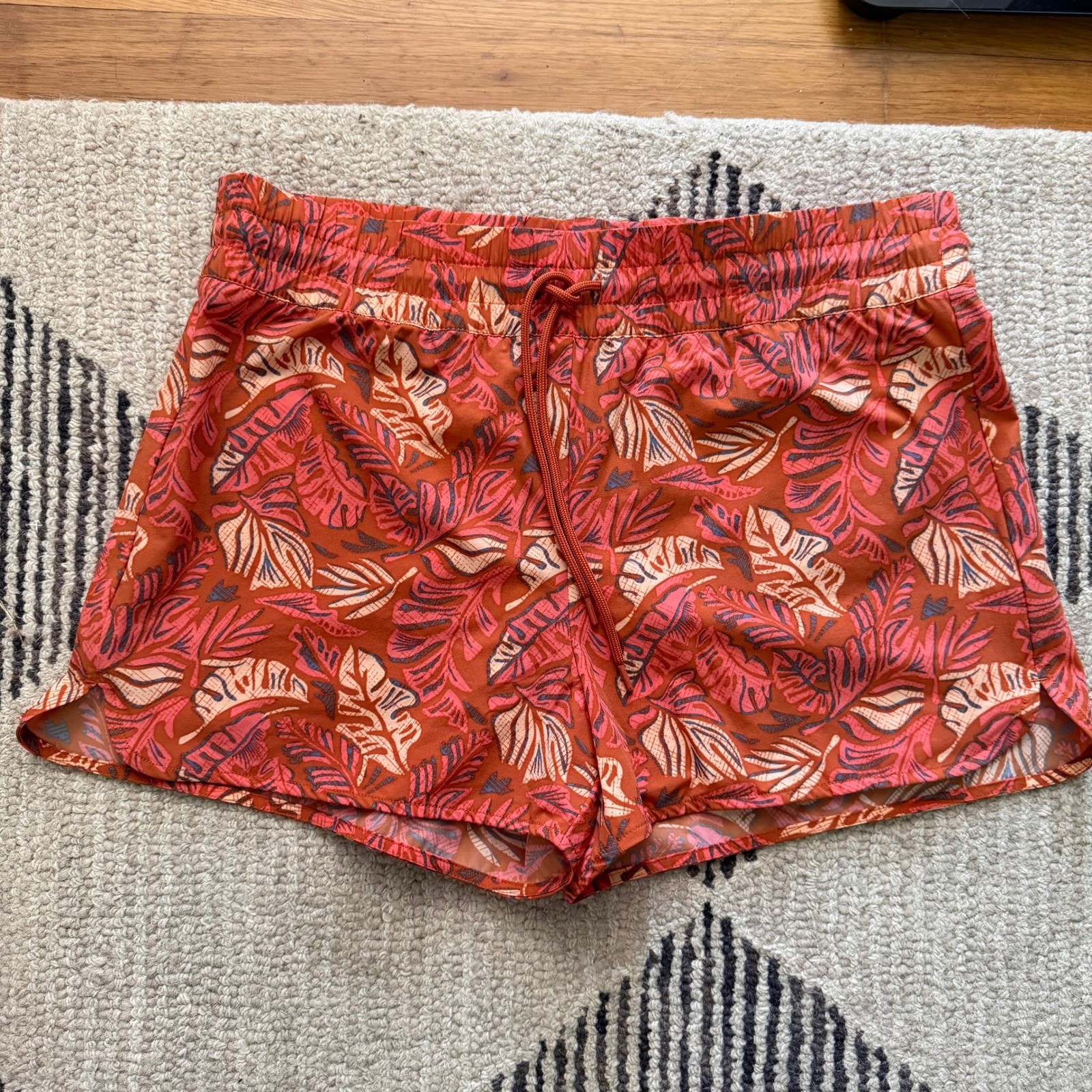NWT Eddie Bauer Women’s L Swim Board Shorts UPF 50+ Tropical Leaf Print Rust