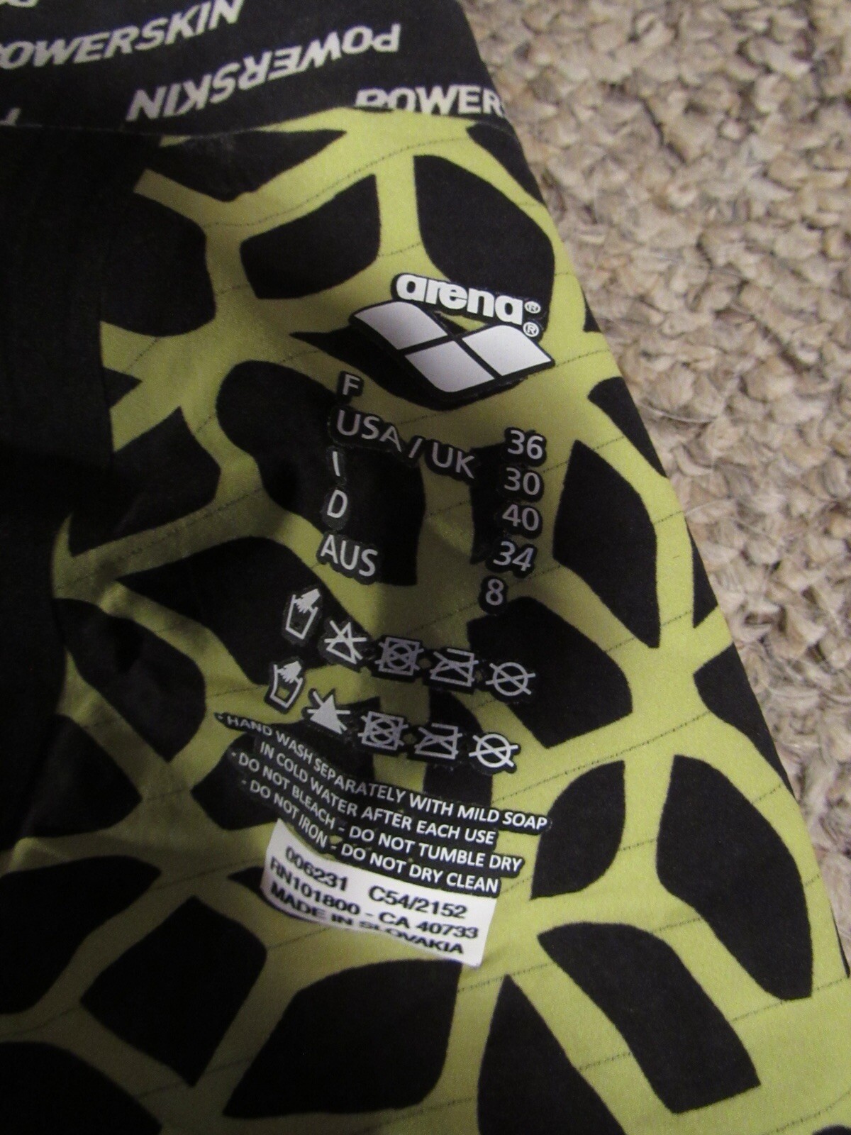 Arena Powerskin CARBON ULTRA Kneeskin CB- Tech suit- Women’s size 30
