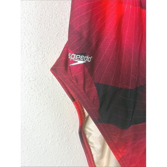SPEEDO Size 10 Red Black Rising Sun Lycra Geoback One Piece Racer Swimsuit Beach