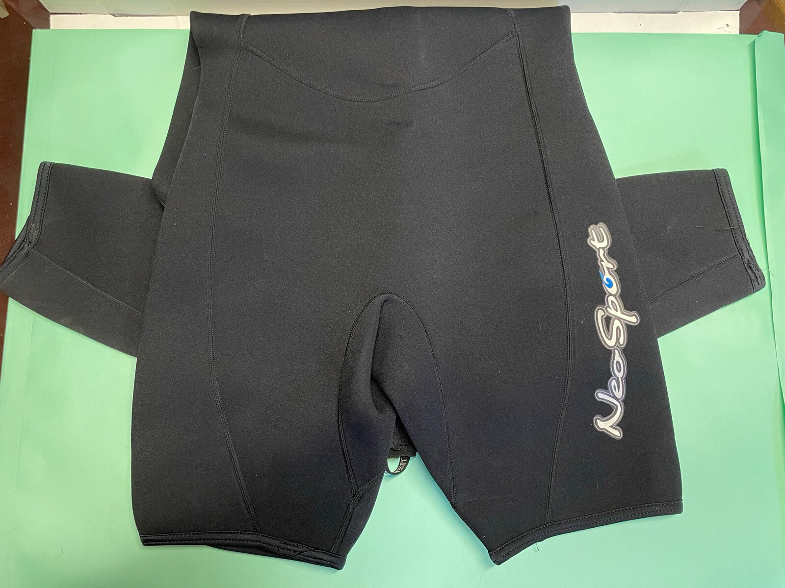 neosport wetsuit- Womens Size 6- Short Sleeve