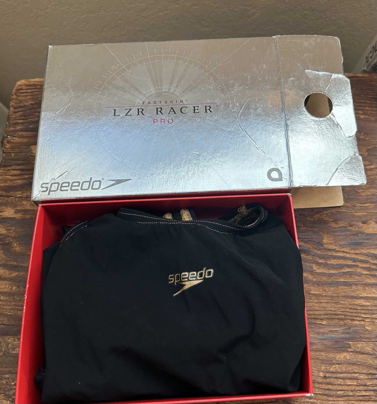 Speedo SIZE 23 – Lzr Racer Pro Recordbreaker Kneeskin Blk/Gold Trim – PRE-OWNED
