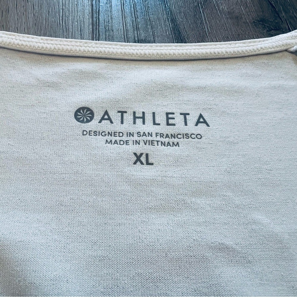 Athleta Pacifica White short sleeve rashguard zip center hidden pocket NWOT XL