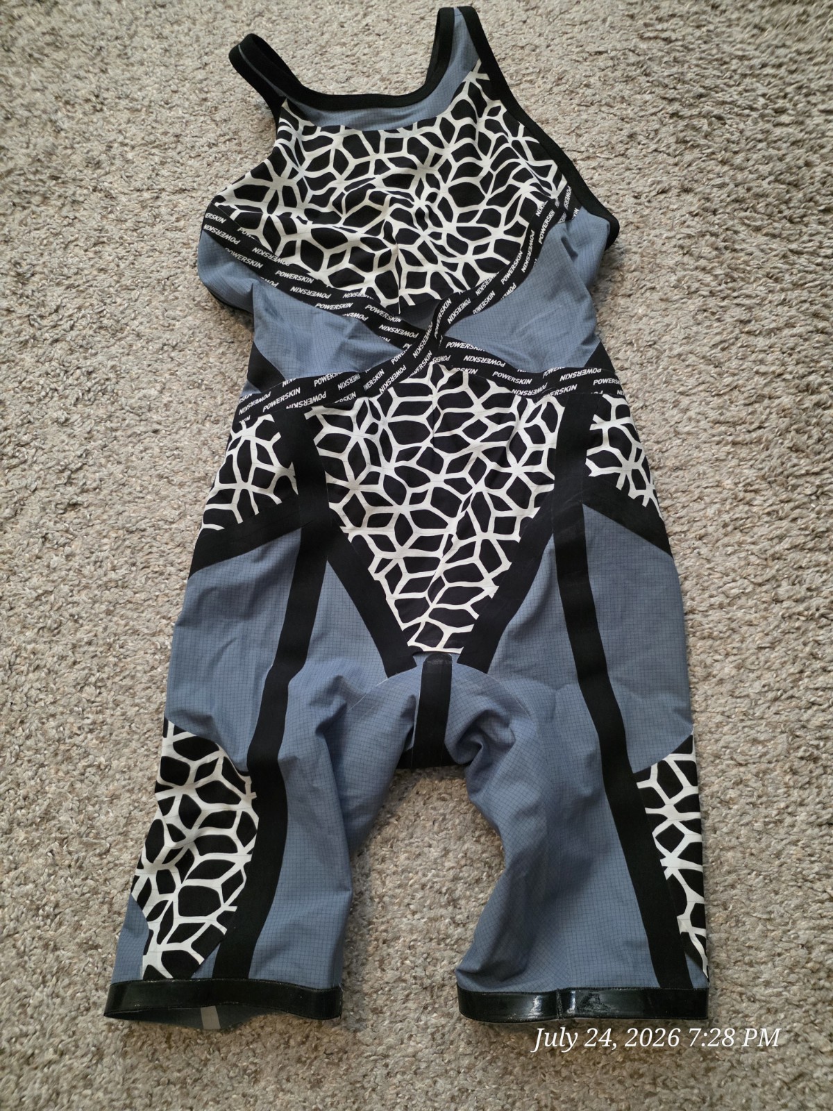 Arena Carbon Kneeskin Closed Back Light Blue Size 26