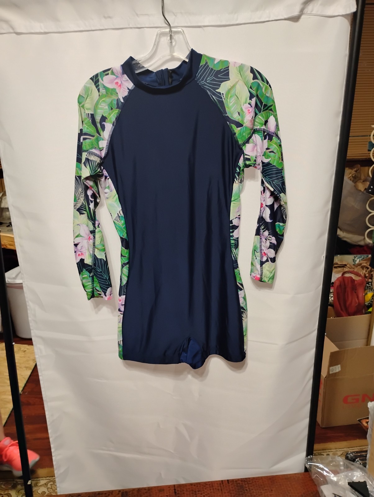 Unbranded Bathing Suit Rash Guard Size LG Women’s Boy Short Style Legs Pre-owned