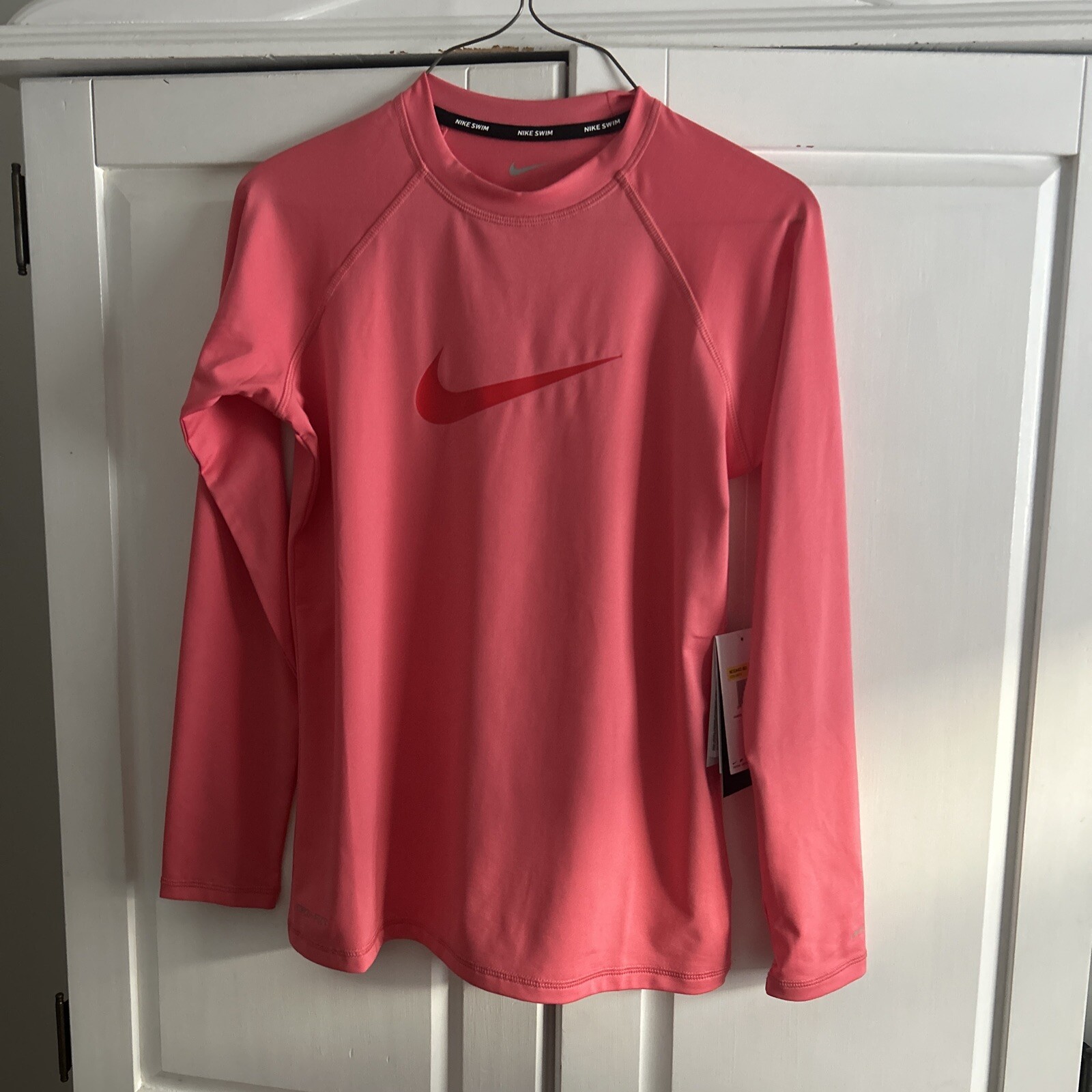 NWT Nike Swim Women’s Long Sleeve Hydro Rash Guard SMALL NESSA421-683 $56 Coral