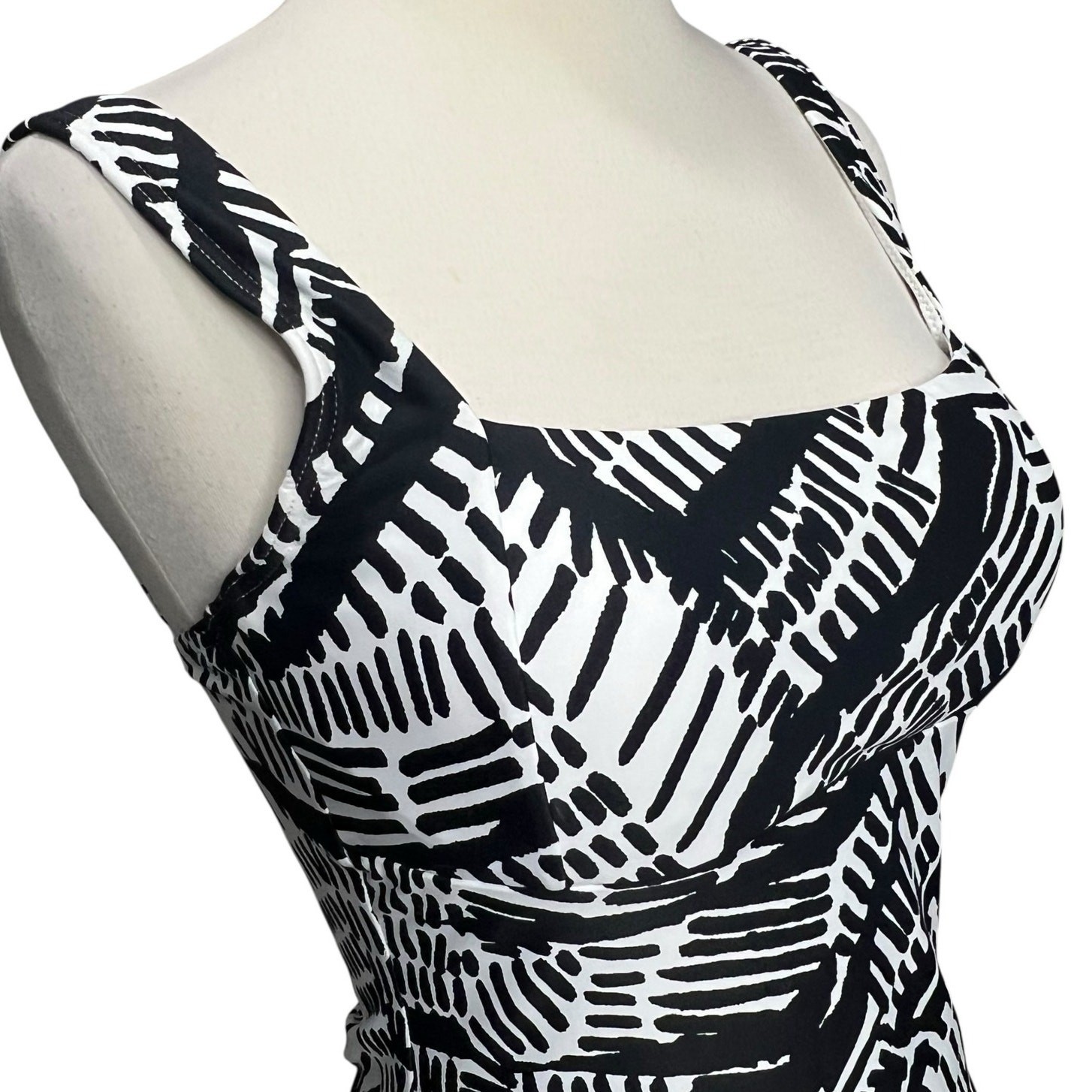 Sea Level Swim Tankini Top US 6 Black White Multifit Cup Convertible Sustainable