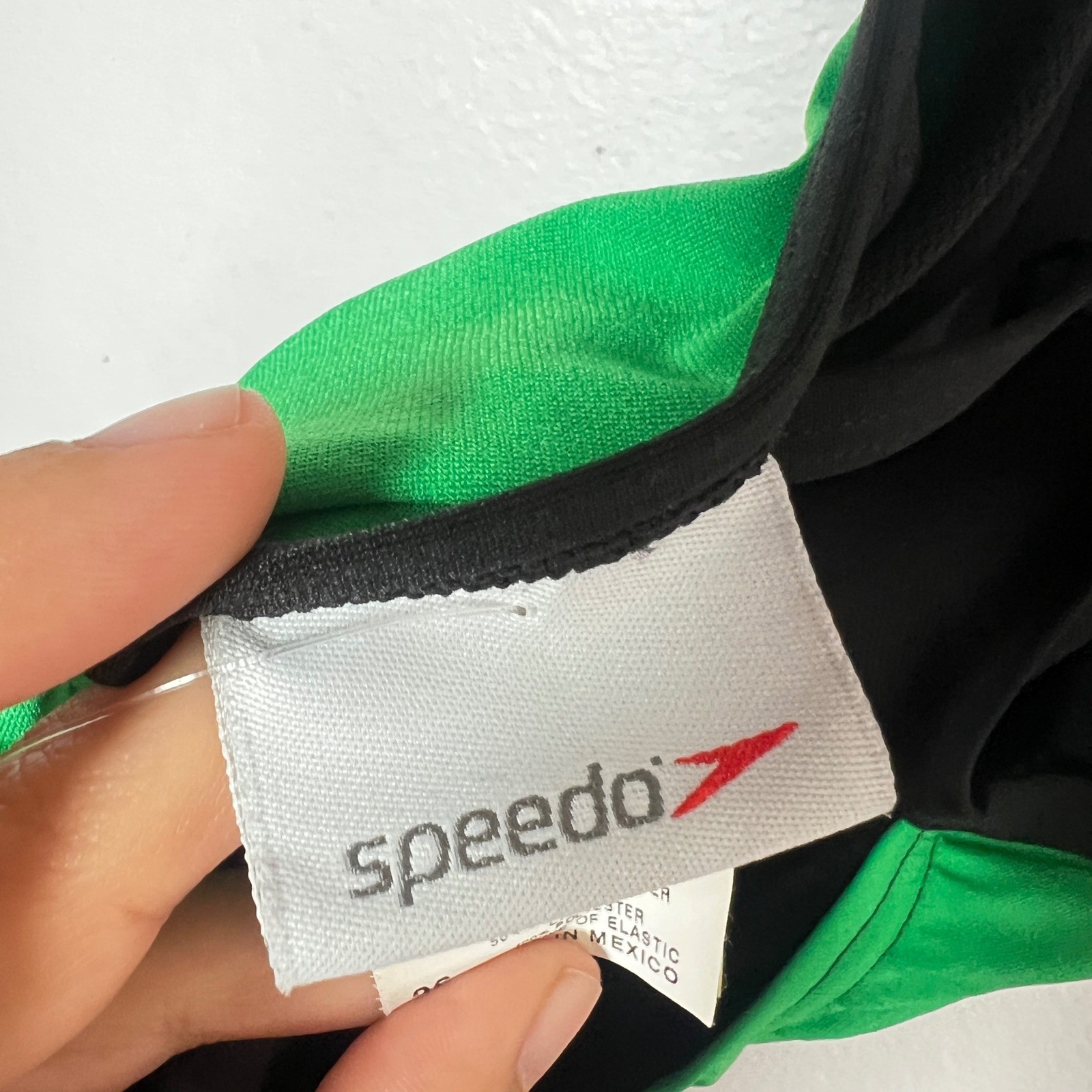 Speedo Endurance One Piece Swimsuit Black Green Size 26 NEW