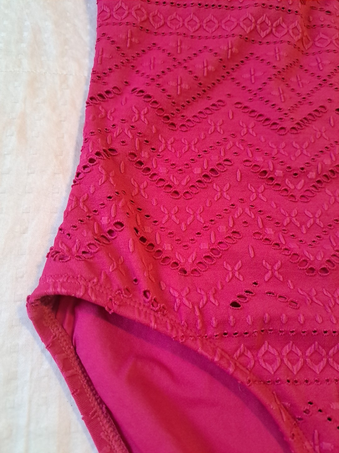 La Blanca Eyelet One Piece Swimsuit Size 10 Magenta Excellent Condition