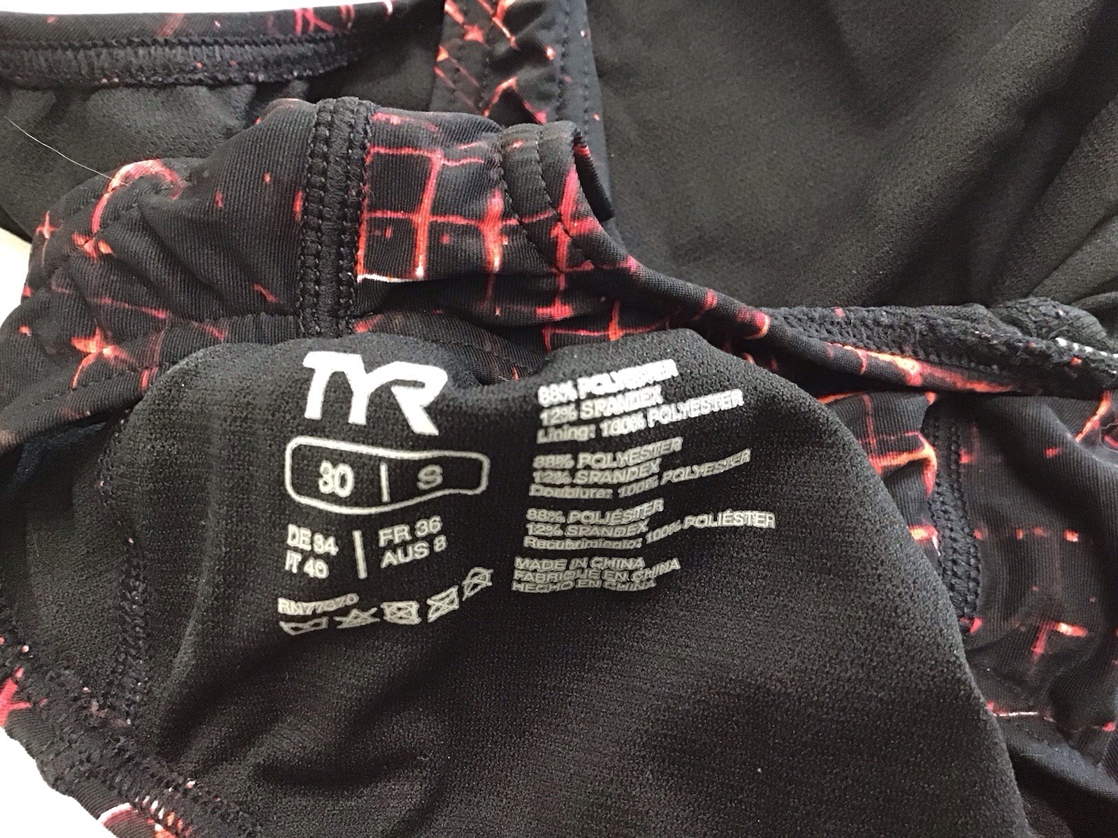 New TYR Women’s Size 30 (S) Atrix Maxfit Swimsuit Black Red Durafast (T12-15)
