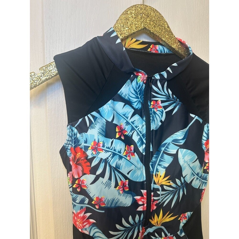 Shein Women’s Floral Wetsuit Swim 1 Piece Size Small