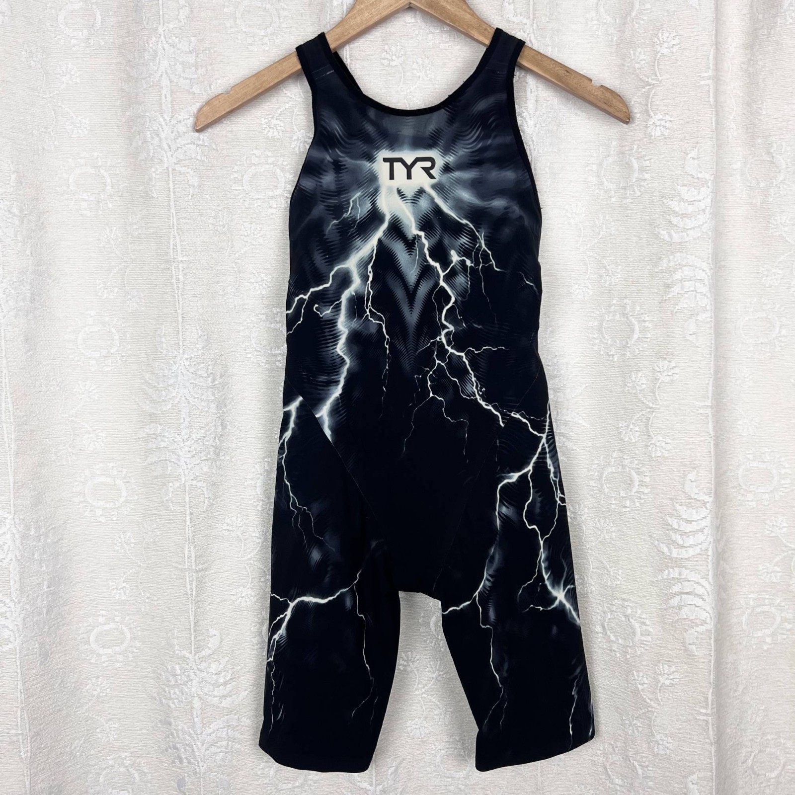TYR Women’s Venzo Phantom Oblivion Closed Back Kneeskin Tech Suit Swimsuit 27