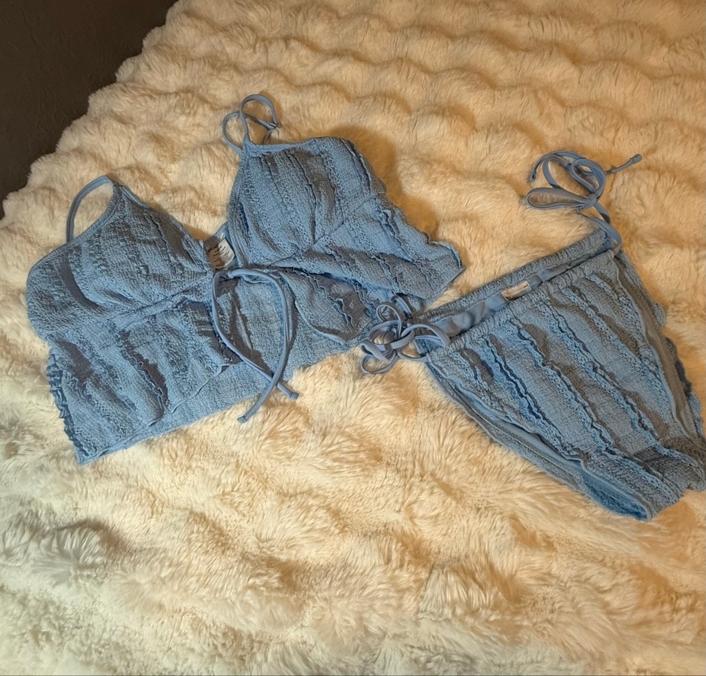 Preowned, Women’s No Boundaries light blue Tankini, Top- L, Bottom-M