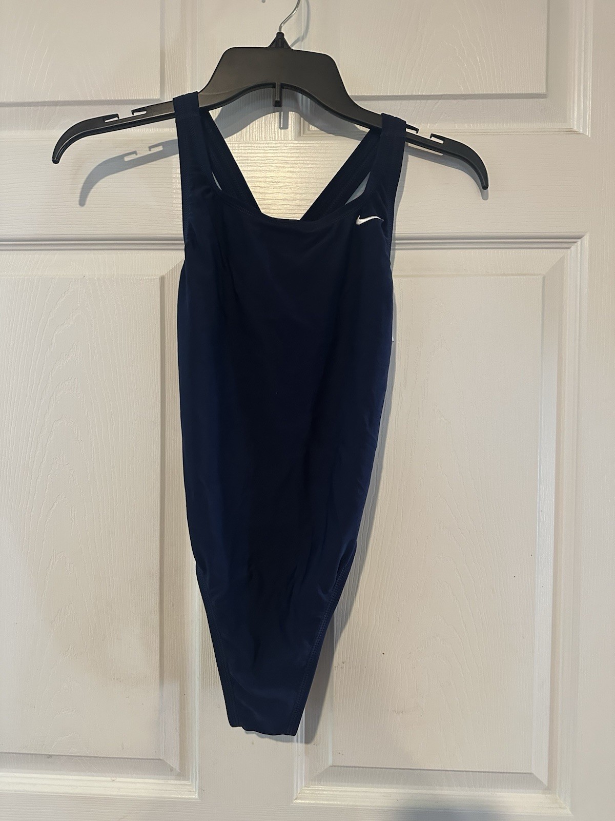 Nike Women’s HydraStrong Solid Fastback One-Piece Navy Blue Swimsuit 32/6